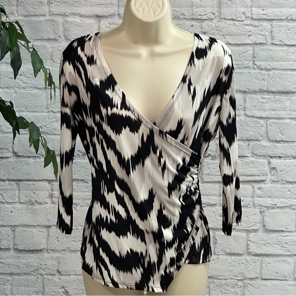 Jennifer Lopez Gilded Glamour Black and White Blouse Sz Small
